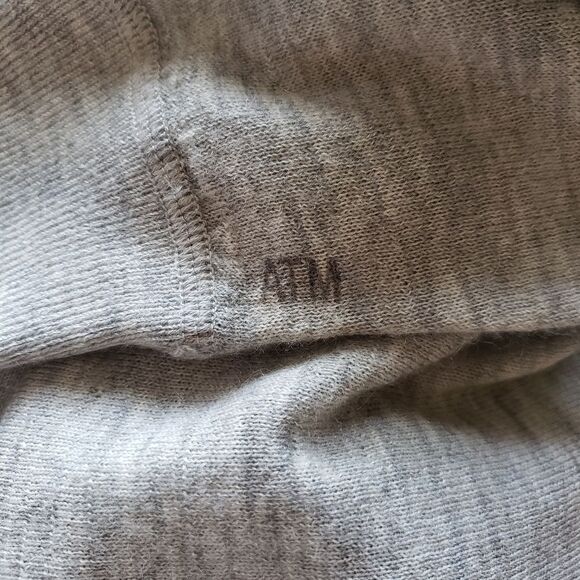 ATM 100% Cashmere Shirt Hem Long Sleeve Lightweight Round Neck Sweater Size XS - Picture 7 of 9